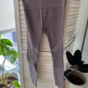 Women’s leggings ($5 with bundle of $20+)